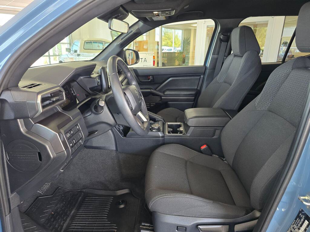 Certified 2025 Toyota 4Runner SR5 AWD/4WD image 16