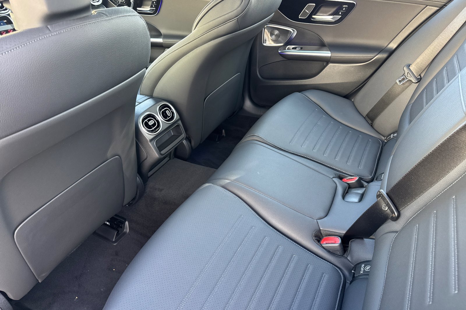 New 2025 Mercedes-Benz C 300 4MATIC Sedan image 12