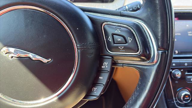 Used 2017 Jaguar XJ L Portfolio AWD/4WD image 11