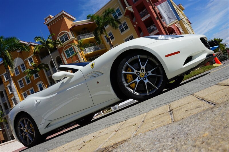 Used 2014 Ferrari California RWD image 36