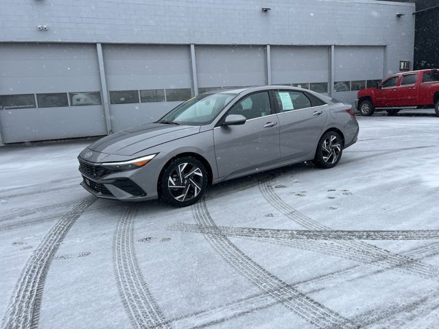 Used 2025 Hyundai Elantra SEL image 18