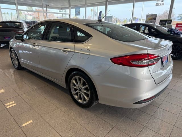 Used 2017 Ford Fusion SE w/ Fusion SE Technology Package image 5