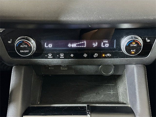 Used 2023 Mitsubishi Outlander SE image 16