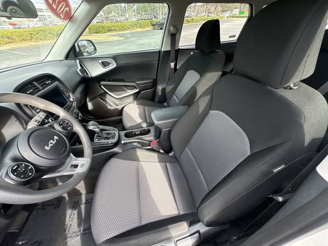Used 2022 Kia Soul LX image 12