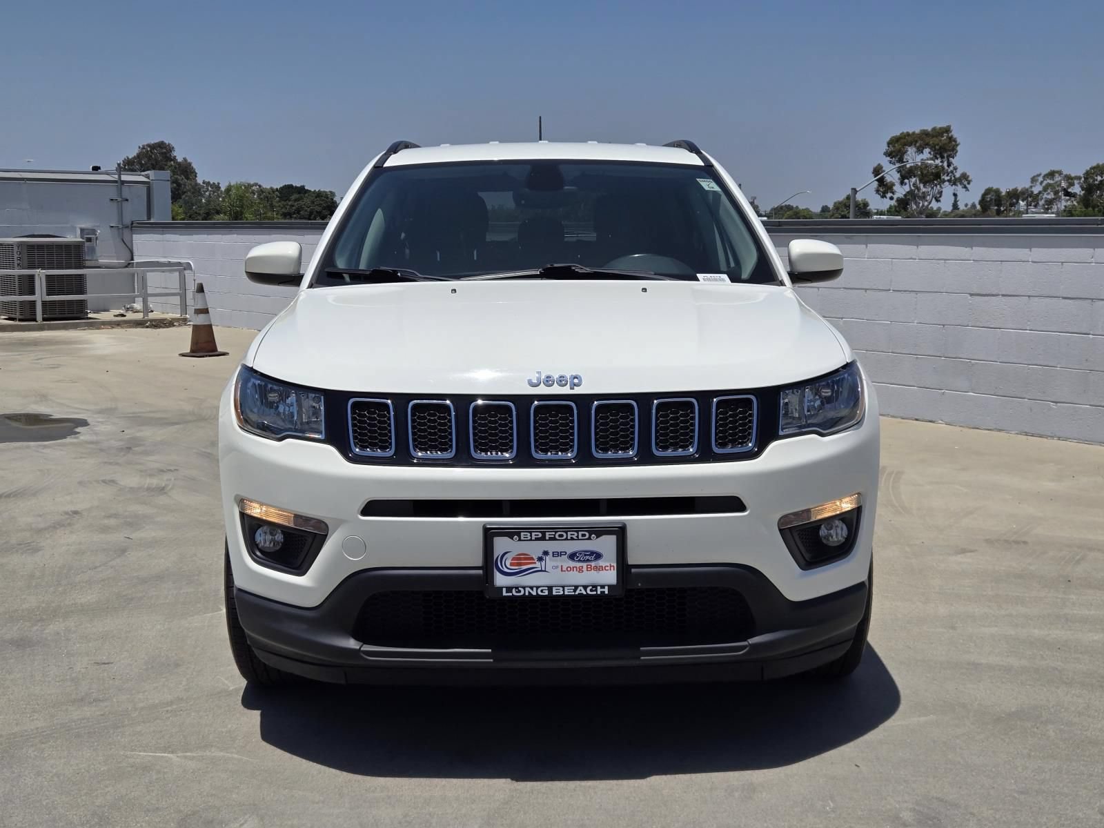 Used 2018 Jeep Compass Latitude w/ Popular Equipment Group FWD image 3