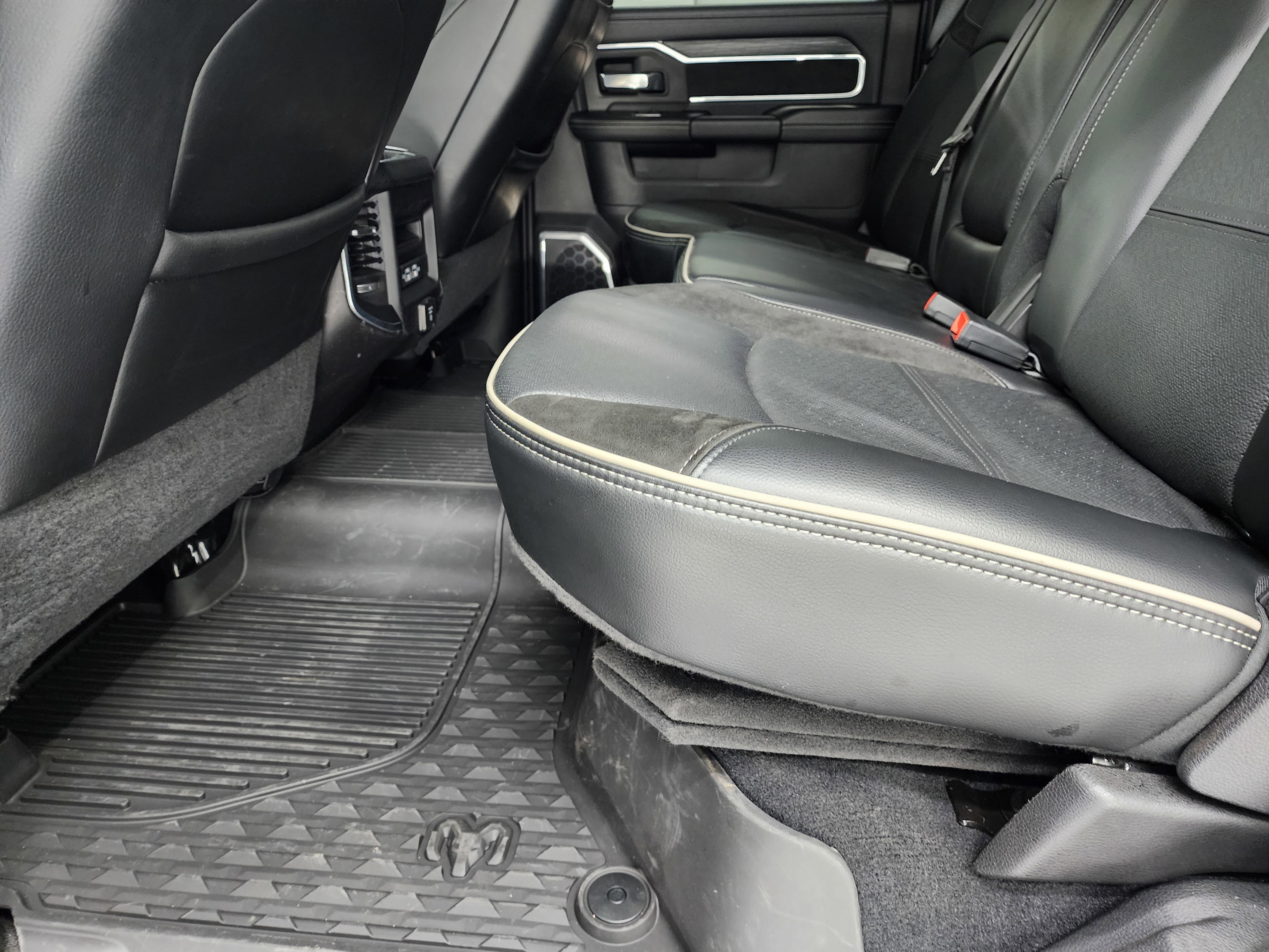 Used 2024 RAM 2500 Laramie w/ Night Edition image 9