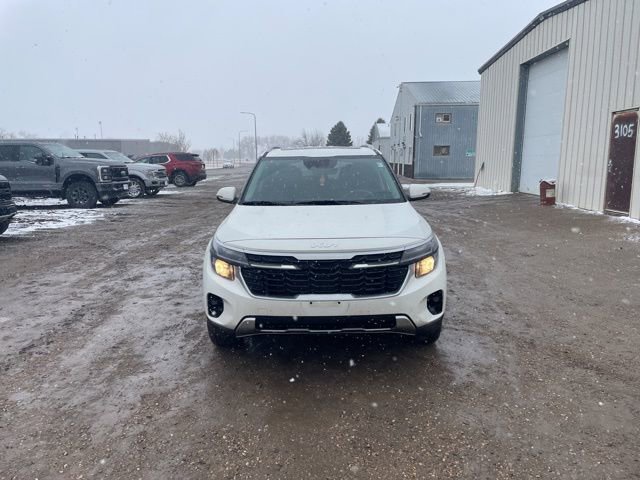 Used 2024 Kia Seltos EX image 2