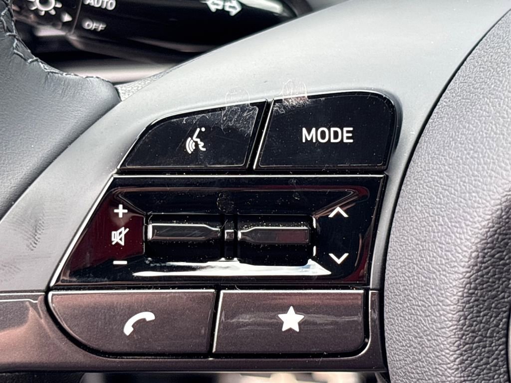 Certified 2025 Hyundai Elantra Sport image 22