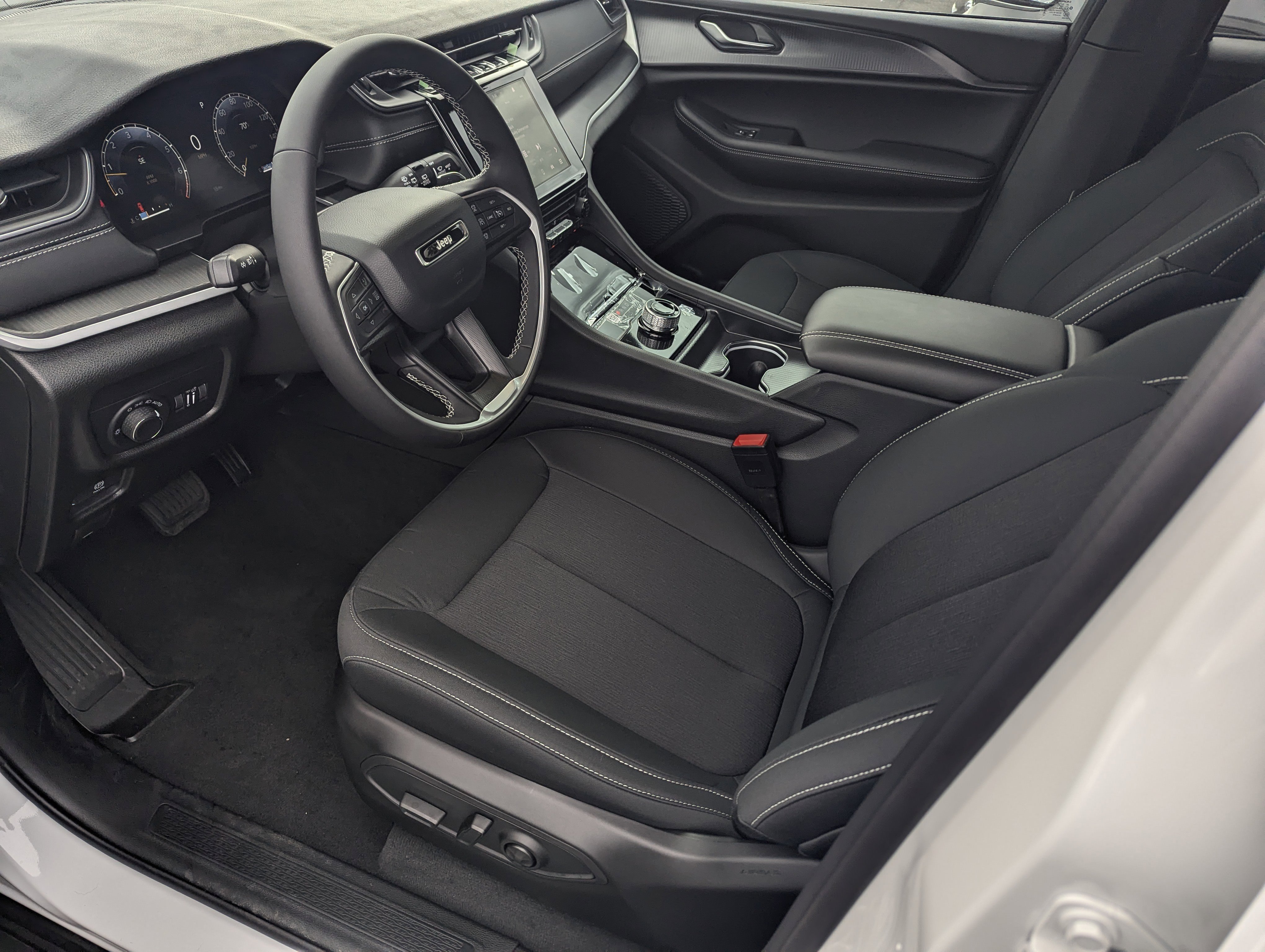 New 2025 Jeep Grand Cherokee Laredo X w/ Trailer Tow Package image 9