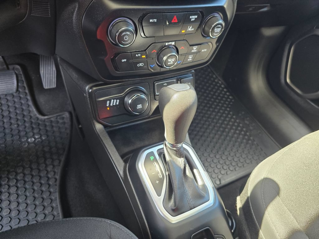 Used 2023 Jeep Renegade Latitude w/ Sun/Sound Group AWD/4WD image 26