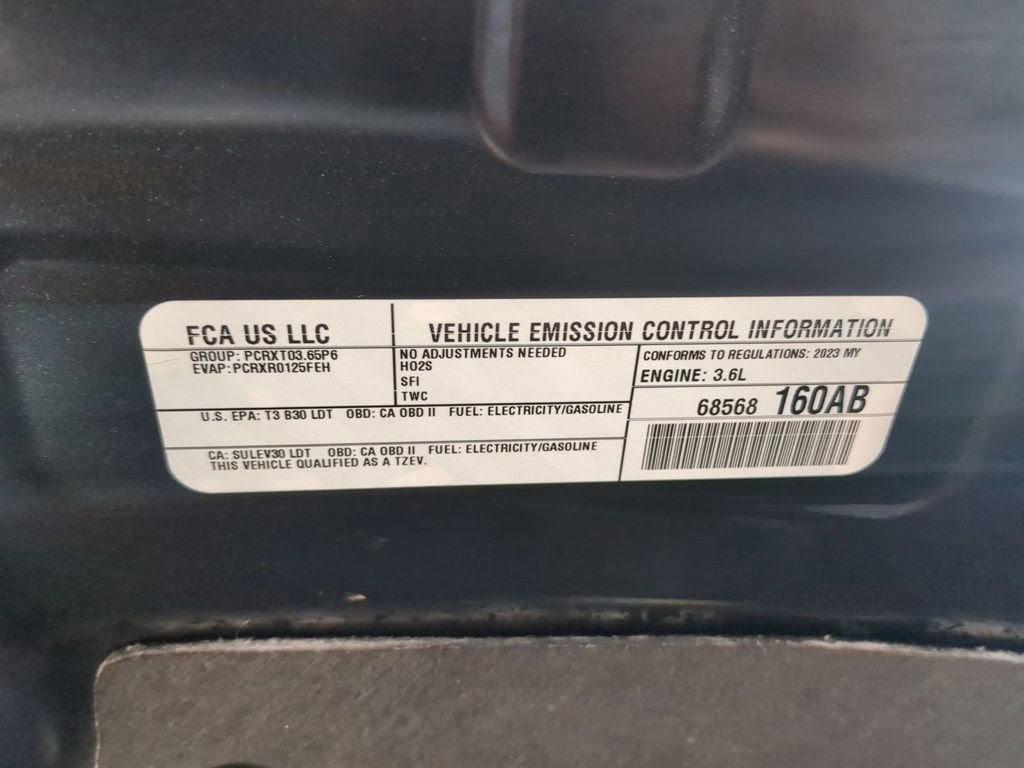 Used 2023 Chrysler Pacifica Limited image 37