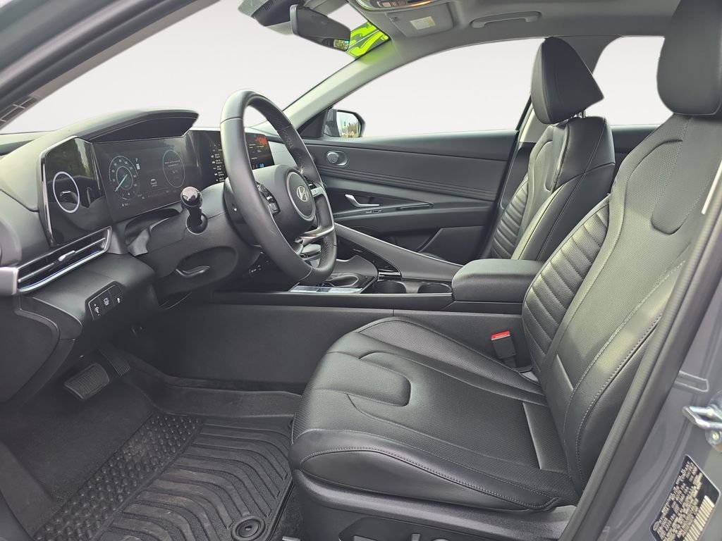Certified 2025 Hyundai Elantra Limited image 10