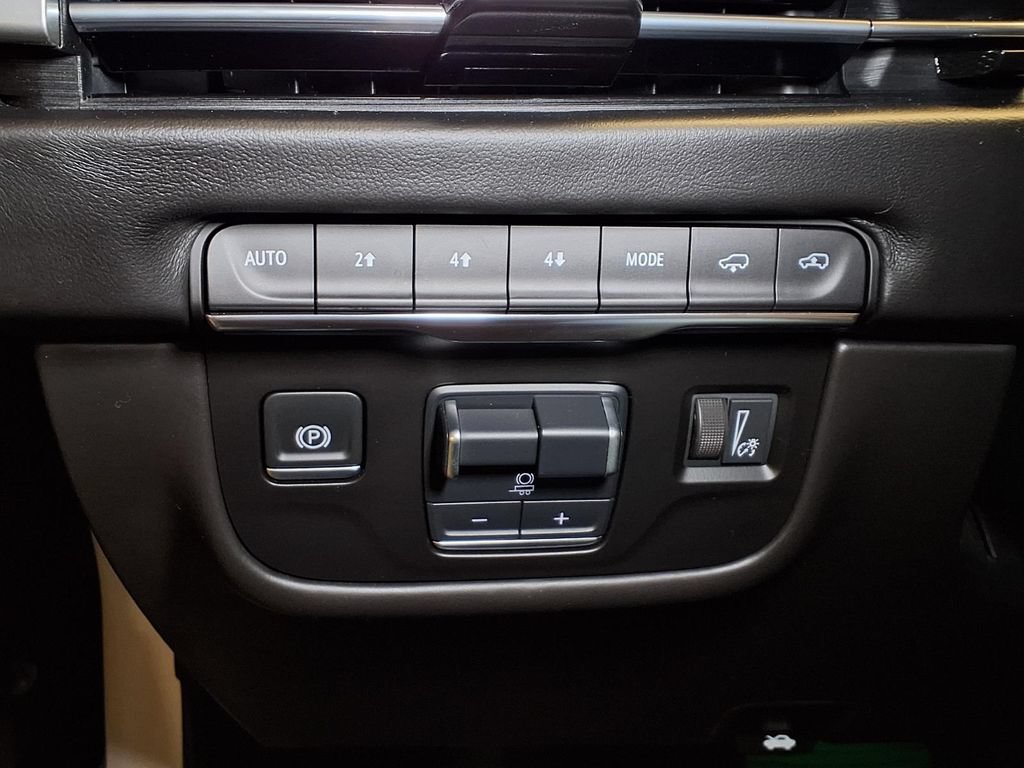 Certified 2025 Cadillac Escalade Sport Platinum AWD/4WD image 11