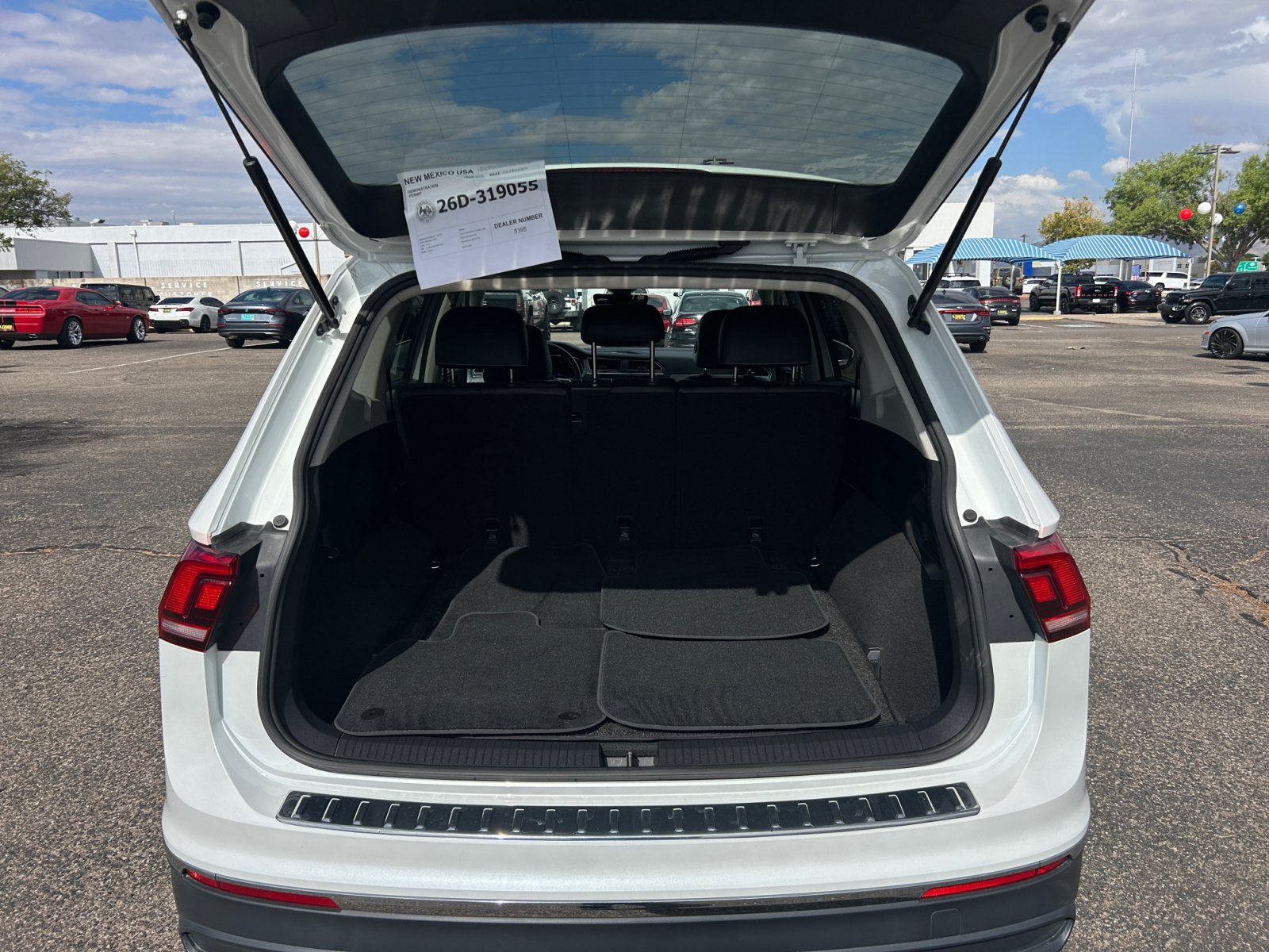 Used 2023 Volkswagen Tiguan SE AWD/4WD image 31