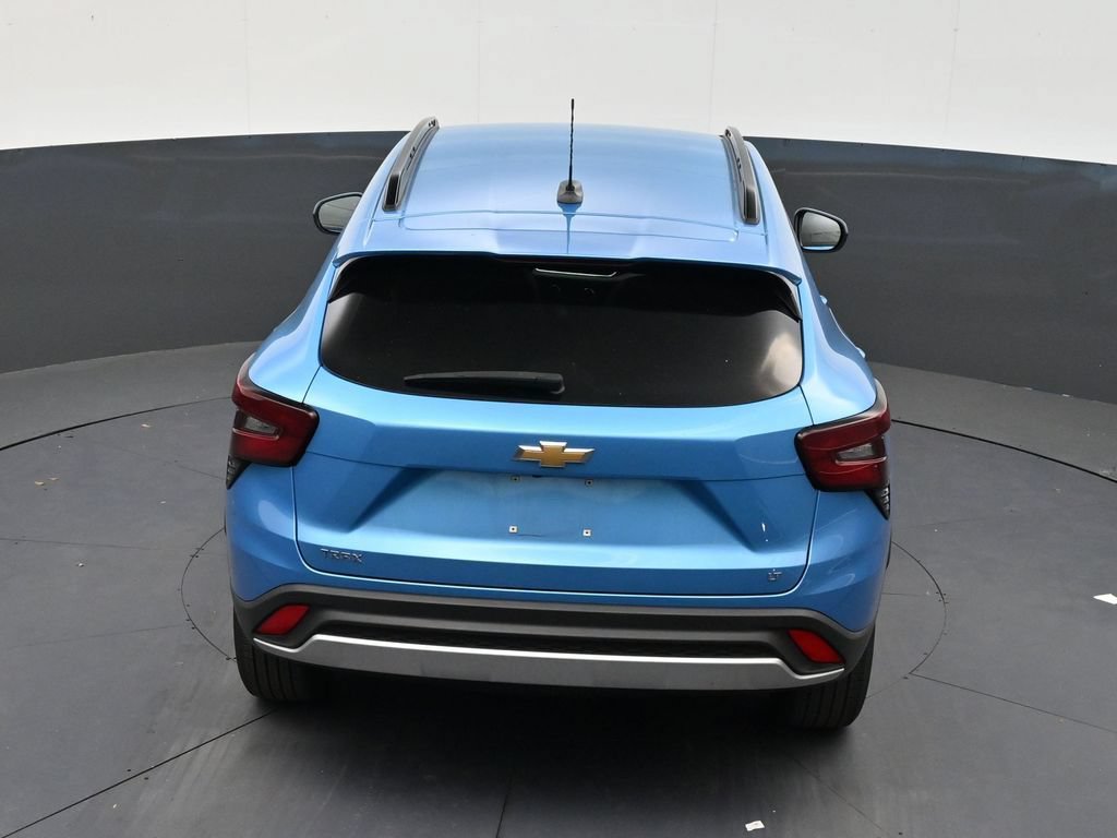 Used 2025 Chevrolet Trax LT FWD image 14
