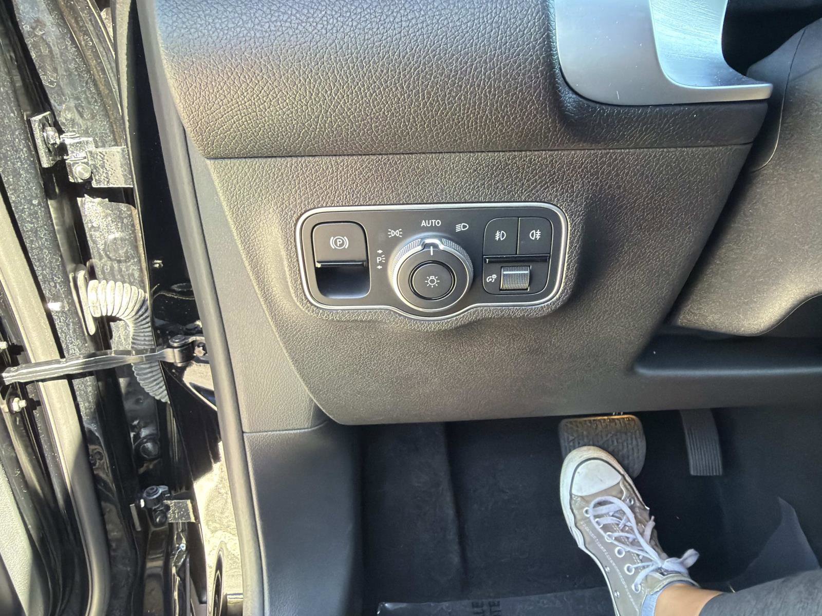 Used 2025 Mercedes-Benz GLB 250 image 29