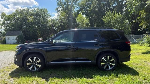 Used 2025 Honda Pilot Elite image 8