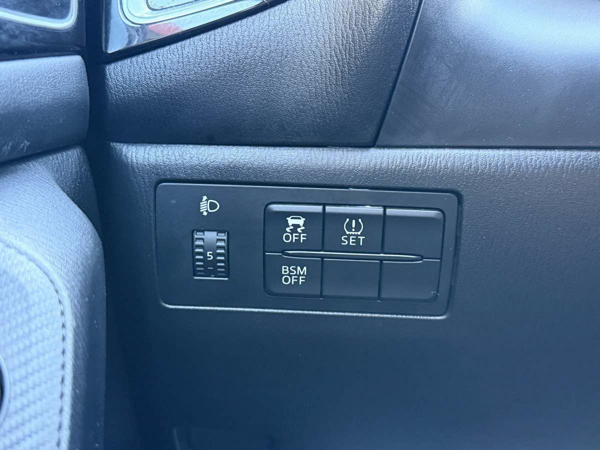 Used 2014 MAZDA MAZDA3 s Touring FWD image 21