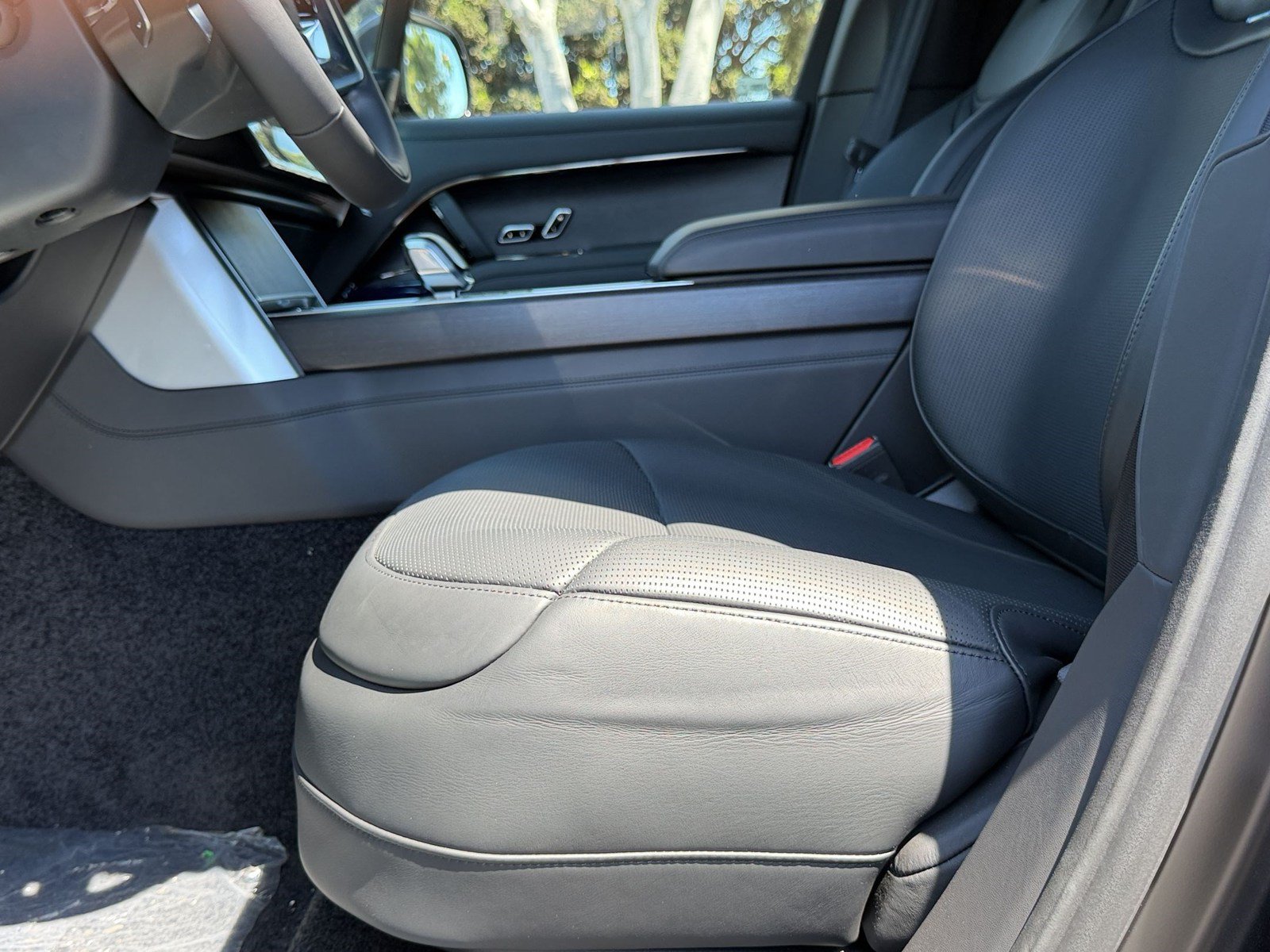 New 2026 Land Rover Range Rover SV AWD/4WD image 5