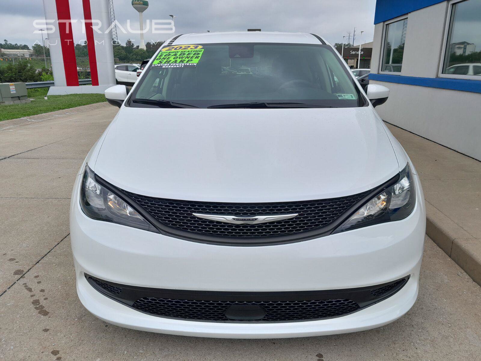 Used 2023 Chrysler Voyager LX FWD image 4