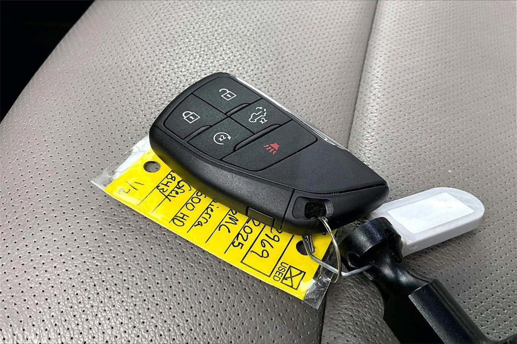 Used 2025 GMC Sierra 3500 SLT w/ SLT Premium Package image 11