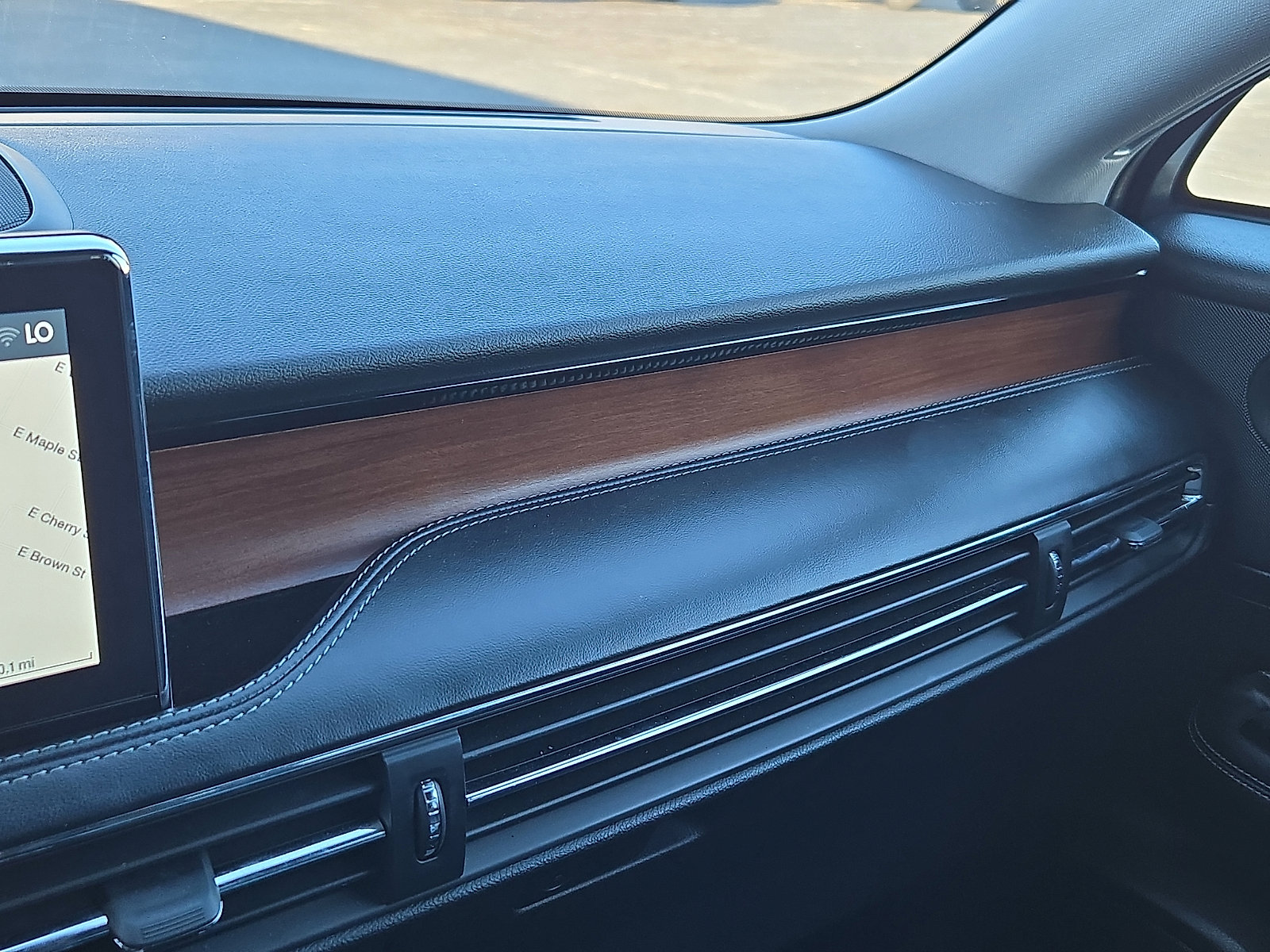 Used 2022 Lincoln Corsair Reserve w/ Luxury Package image 19