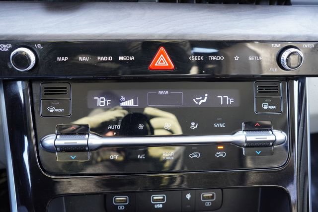 Used 2023 Kia Carnival EX image 28