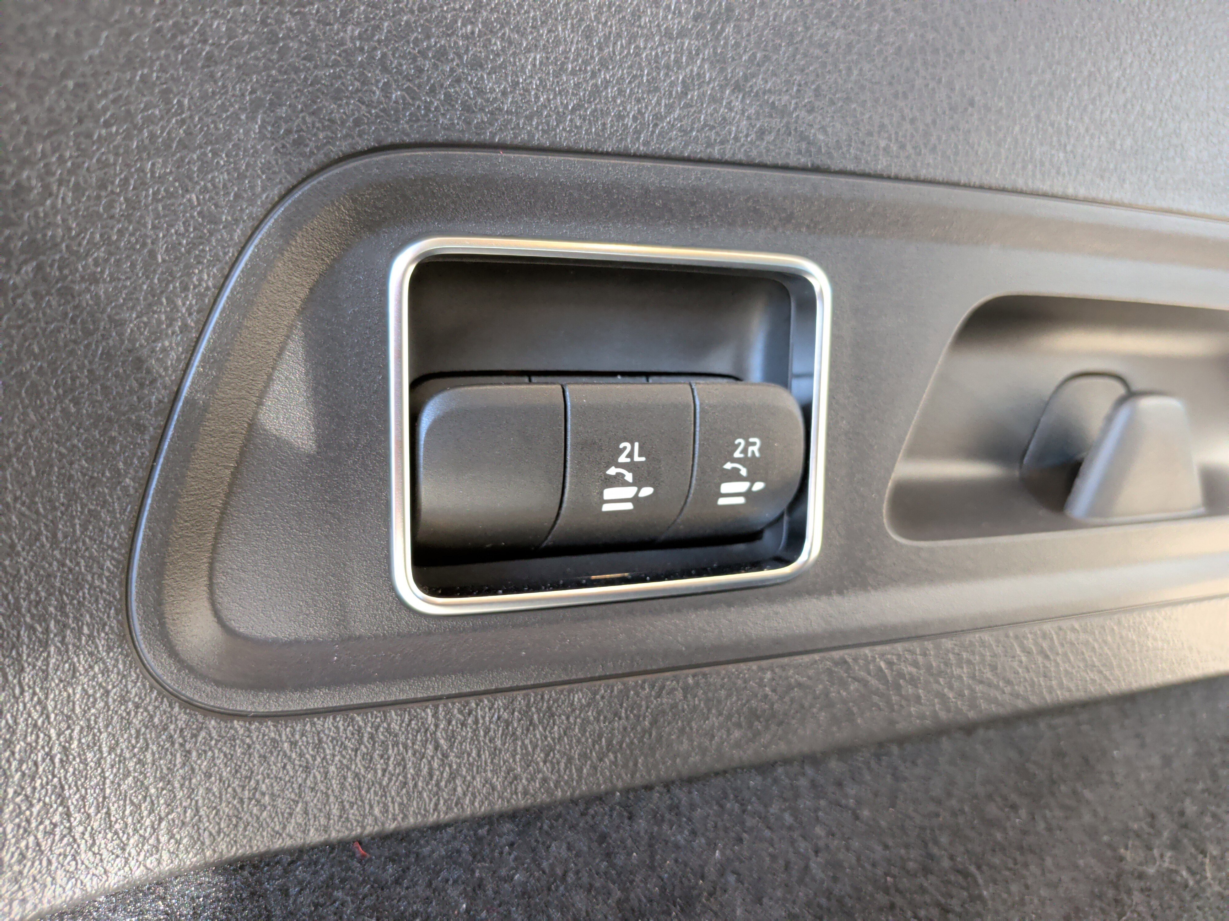 Used 2025 Mercedes-Benz GLS 450 4MATIC image 44