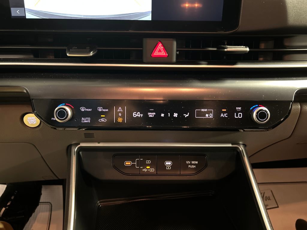 Used 2025 Kia Carnival LXS FWD image 17