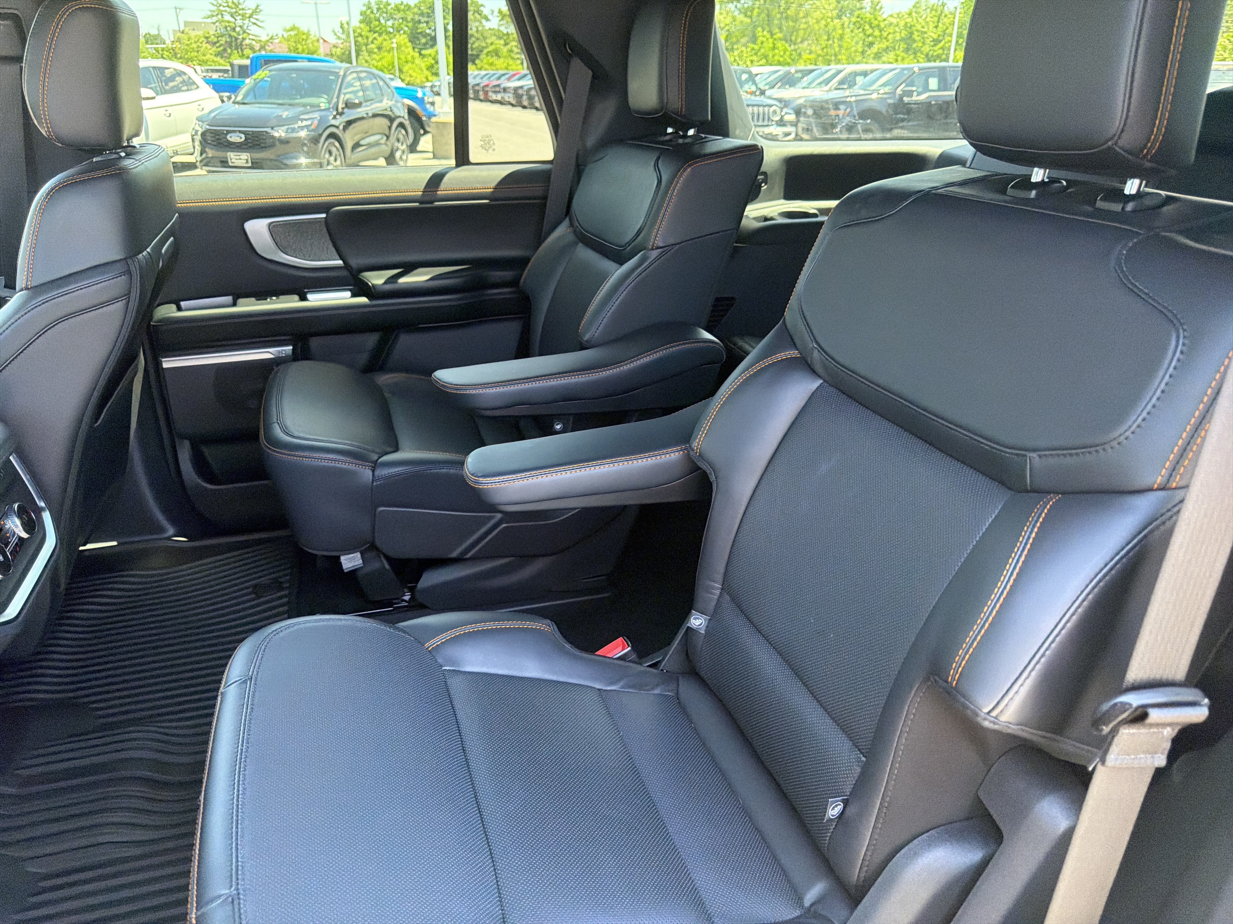 Used 2025 Ford Expedition Tremor AWD/4WD image 15