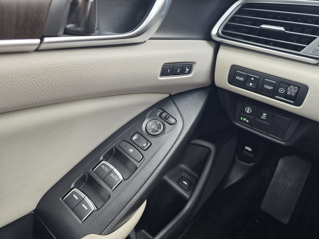 Used 2018 Honda Accord Touring image 22
