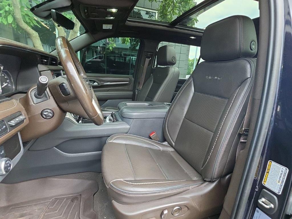 Used 2021 GMC Yukon XL Denali w/ Denali Premium Package AWD/4WD image 9