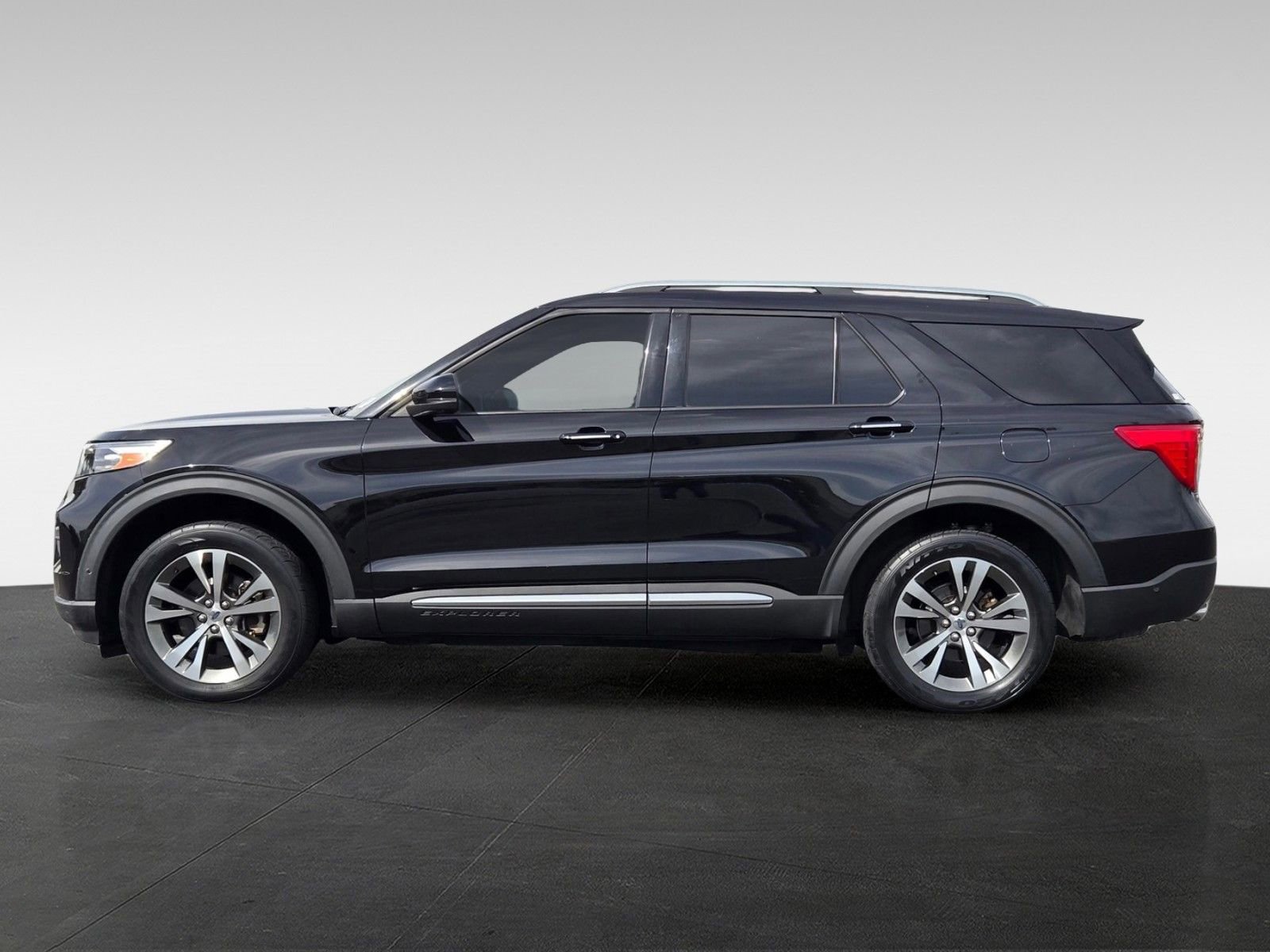 Used 2020 Ford Explorer Platinum w/ Premium Technology Package AWD/4WD image 7