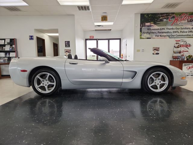 Used 2000 Chevrolet Corvette Convertible RWD image 2