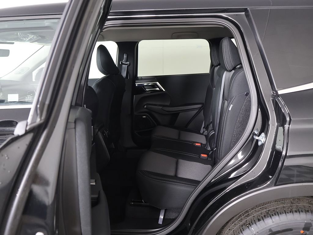 New 2026 Mitsubishi Outlander ES FWD image 29