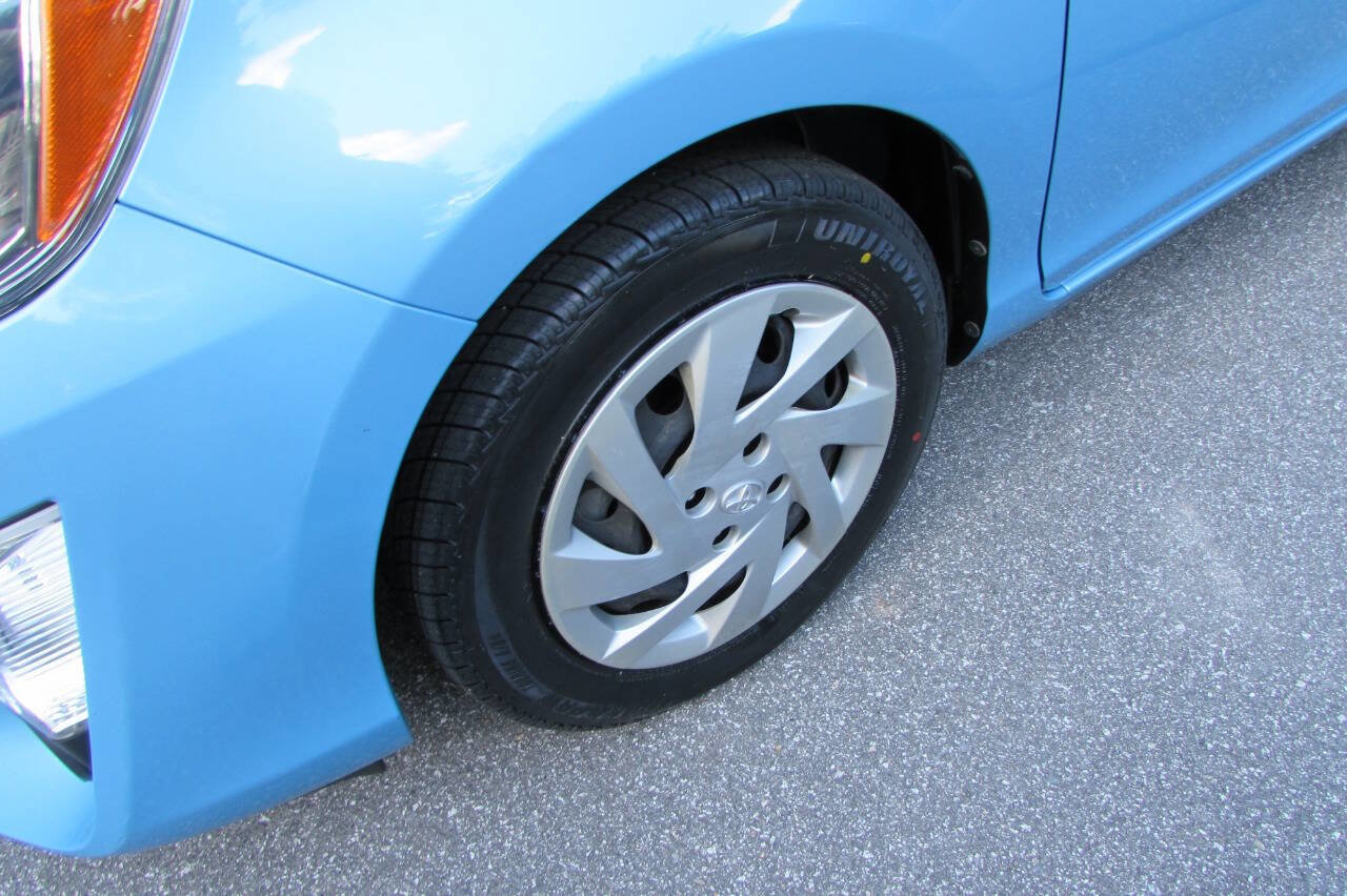 Used 2015 Toyota Prius C Two image 10