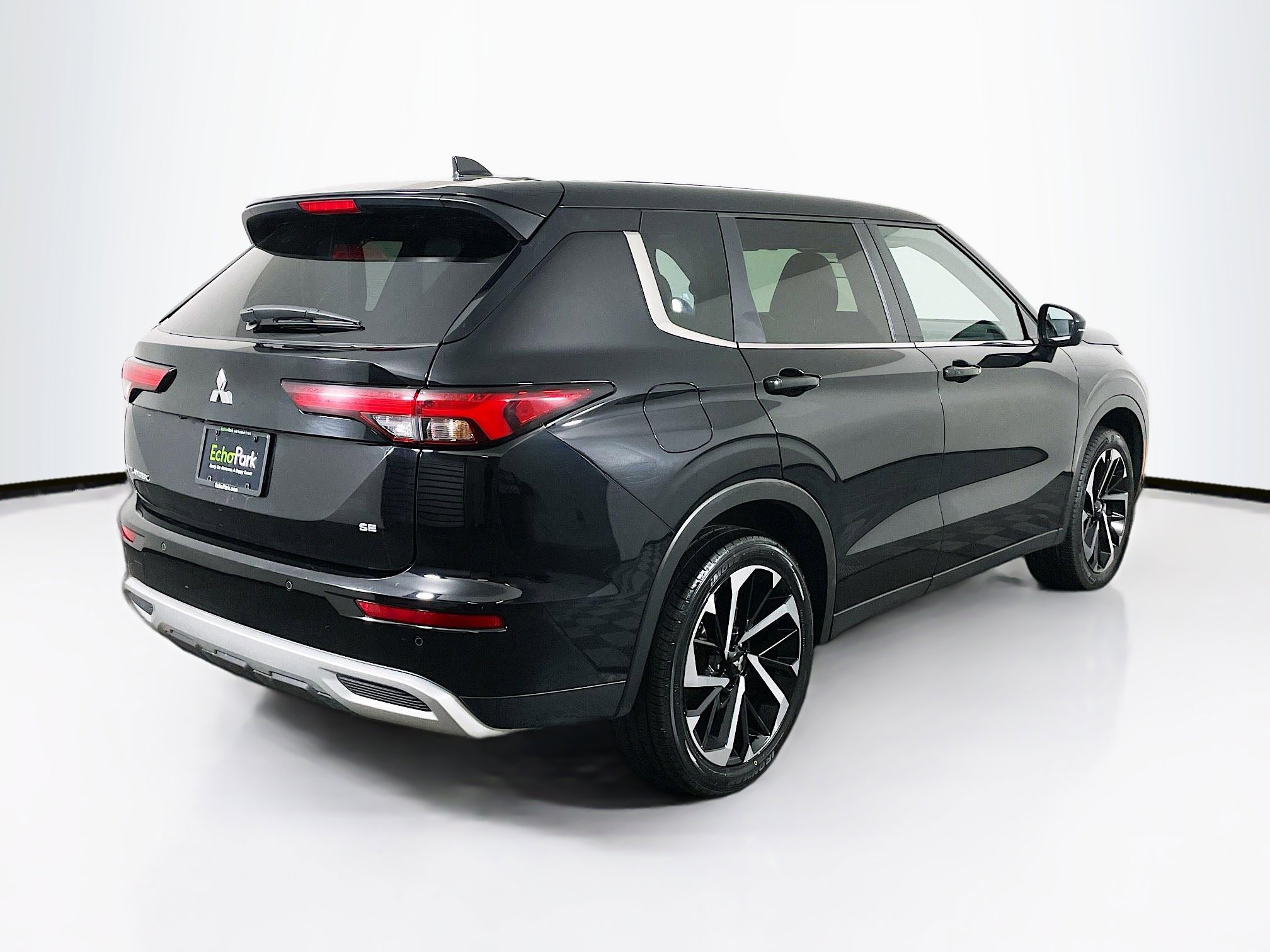 Used 2024 Mitsubishi Outlander SE image 9