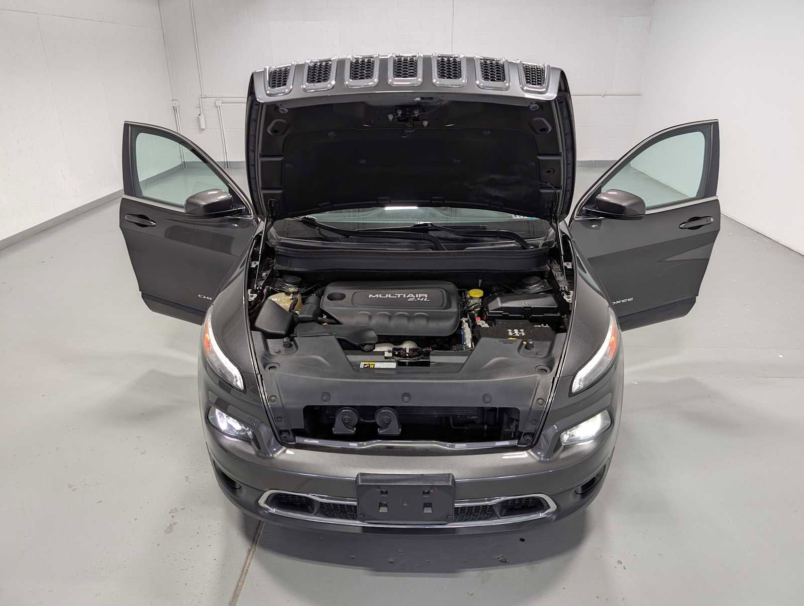 Used 2017 Jeep Cherokee Limited AWD/4WD image 13