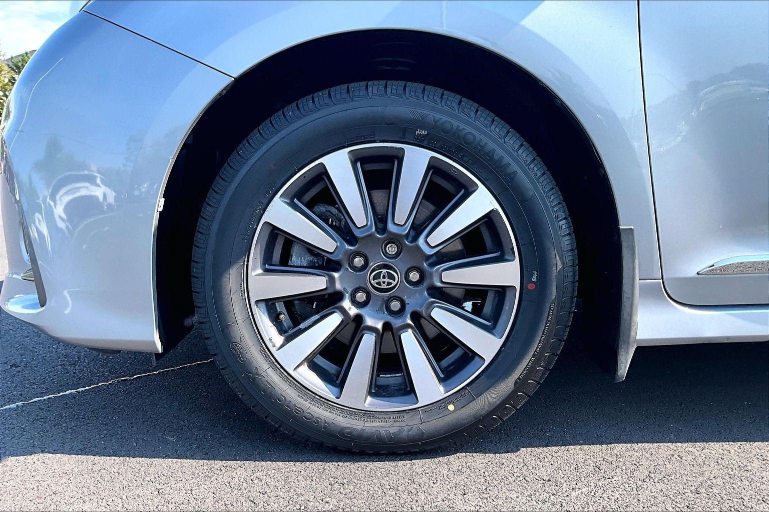 Used 2018 Toyota Sienna XLE w/ Protection Package AWD/4WD image 9