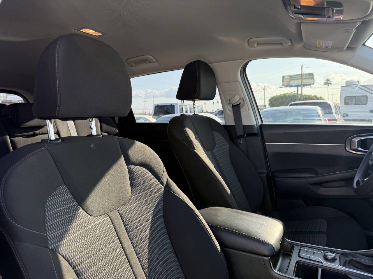 Used 2023 Kia Sorento LX image 29
