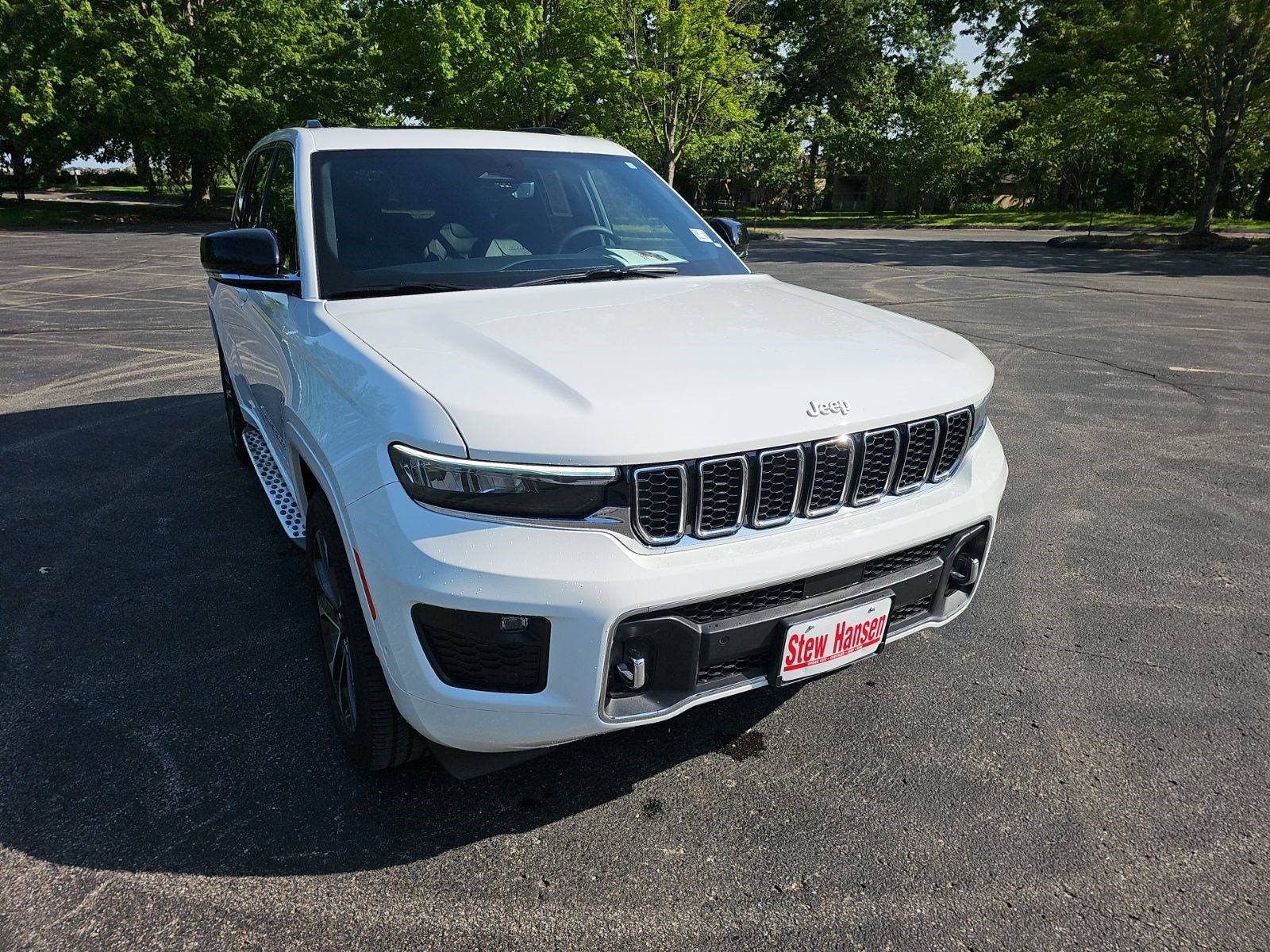 Used 2024 Jeep Grand Cherokee Overland w/ Luxury Tech Group IV AWD/4WD image 6