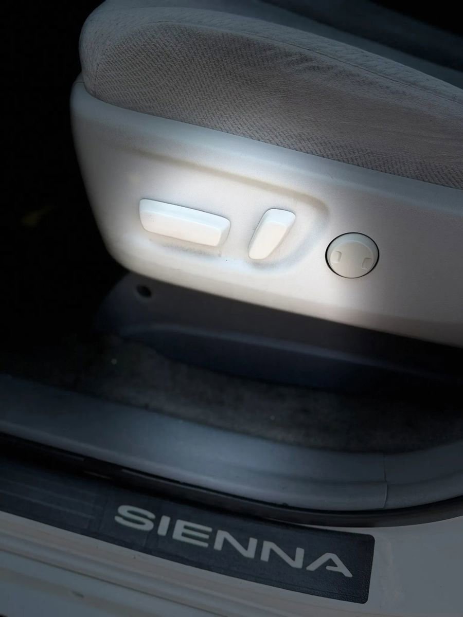 Used 2014 Toyota Sienna LE FWD image 20