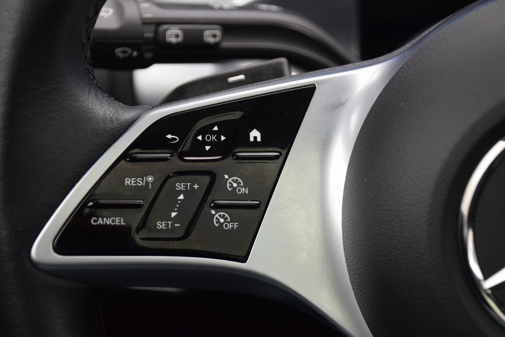 Used 2024 Mercedes-Benz EQB 300 4MATIC image 23