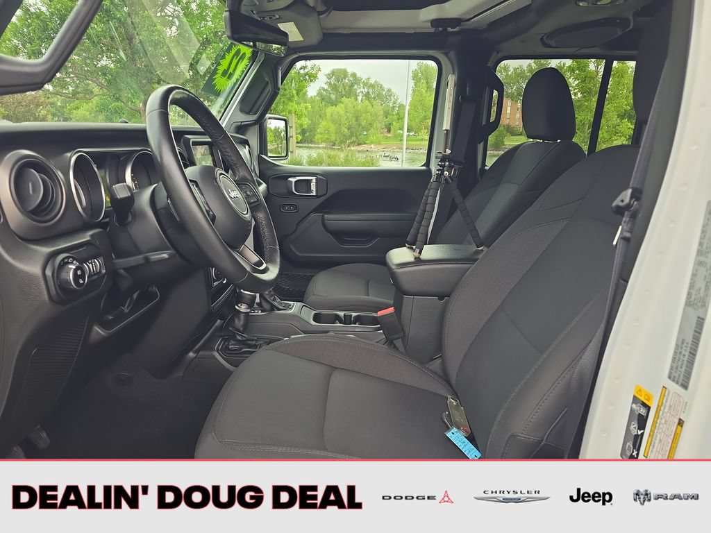 Used 2022 Jeep Gladiator Overland AWD/4WD image 10