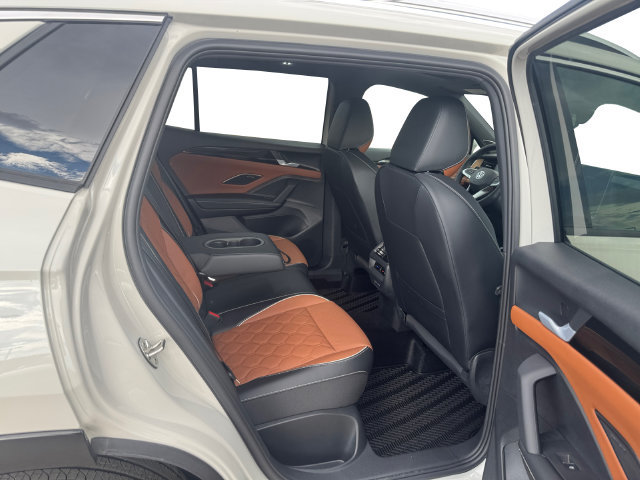 New 2026 Volkswagen Tiguan SEL R-Line AWD/4WD image 12