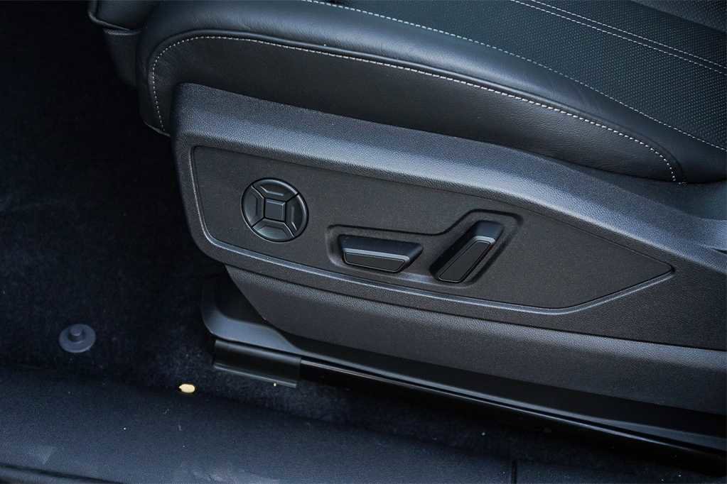 New 2025 Audi Q5 Premium Plus image 24