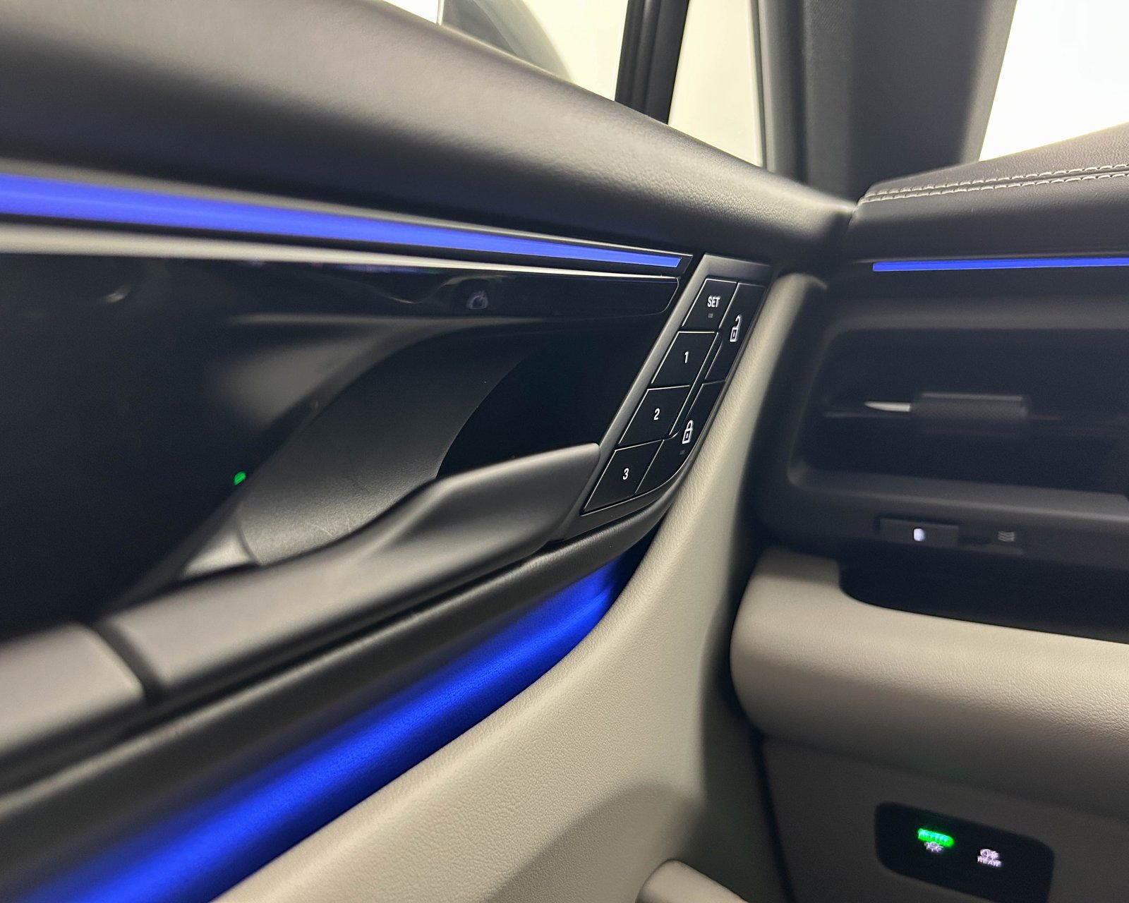 Used 2025 Porsche Macan 4S Electric image 15