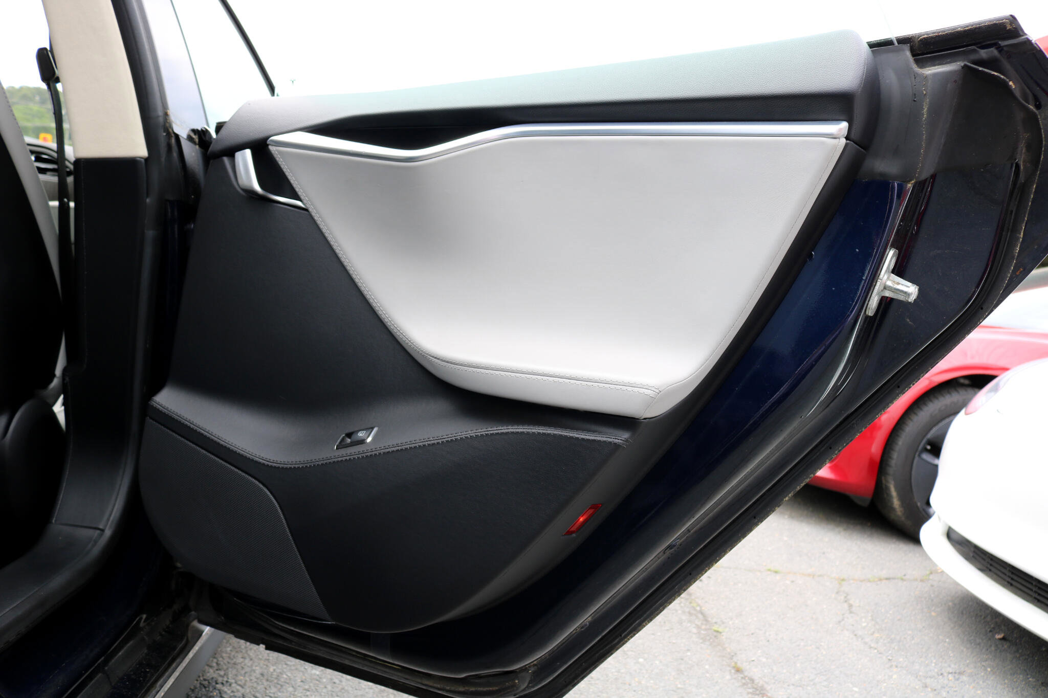 Used 2013 Tesla Model S image 37