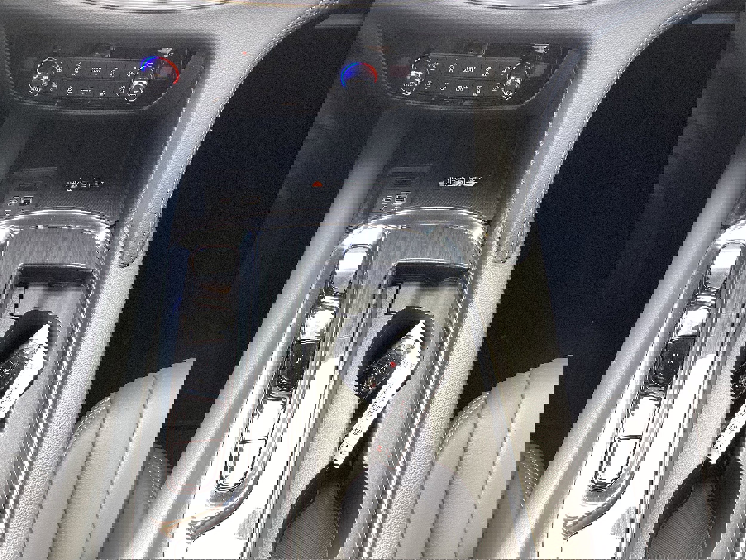 Used 2024 Buick Enclave Premium image 21