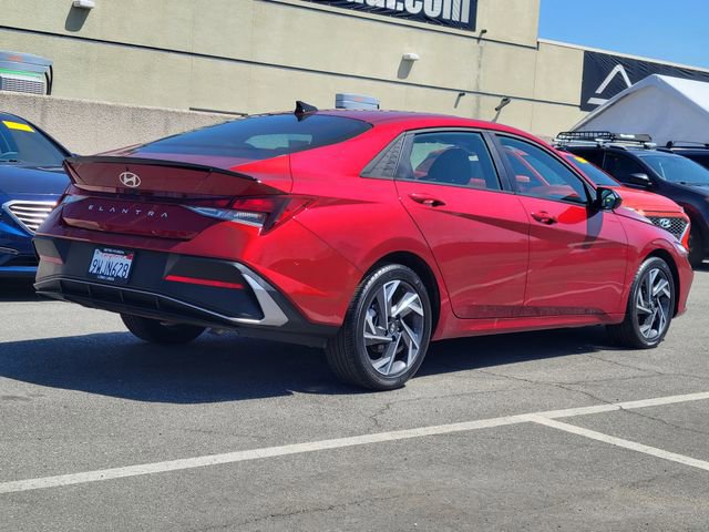 Used 2025 Hyundai Elantra Sport image 4